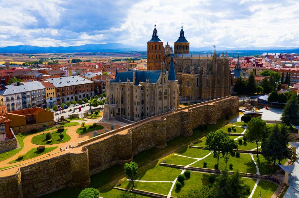 Visita Astorga - apartamentos turísticos en León